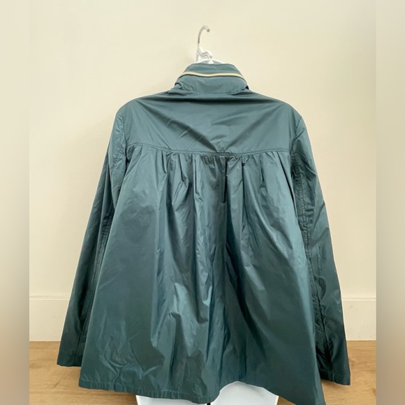 T Tahari Windbreaker Jacket Front Zipper with Hood Size M NWT - Picture 2 of 8